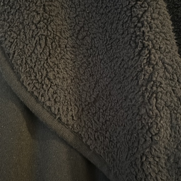 Gap maternity black reversible Sherpa lined sweater in Medium - Picture 2 of 3